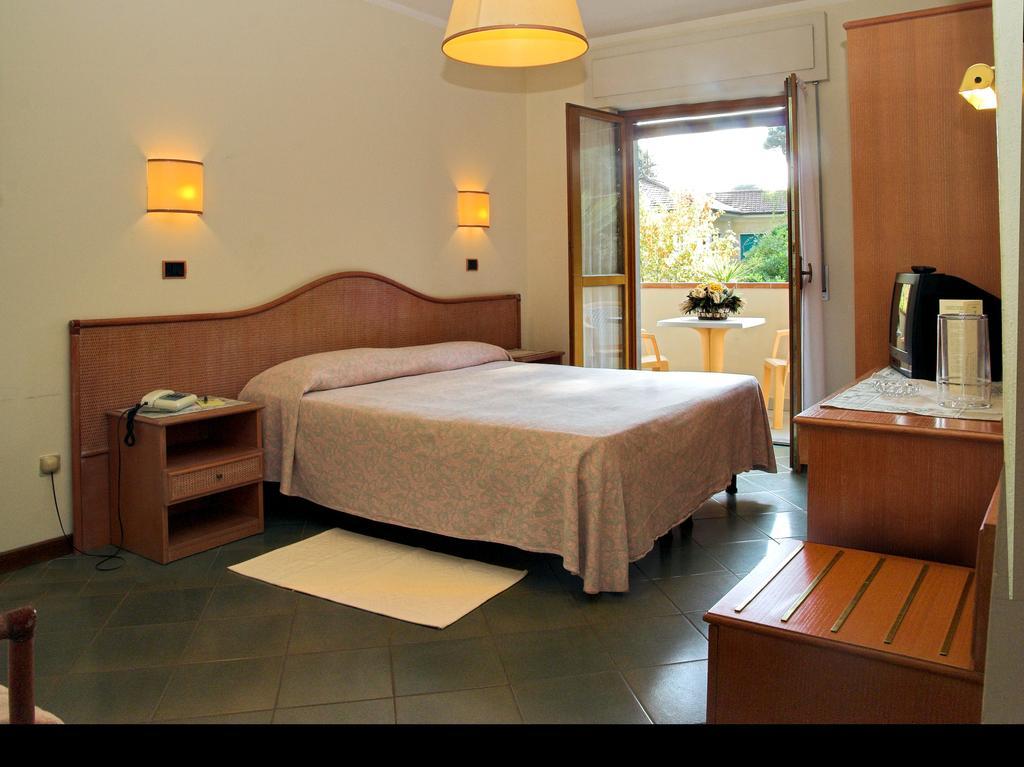 Hotel Kyrton Форте-дей-Мармі Номер фото